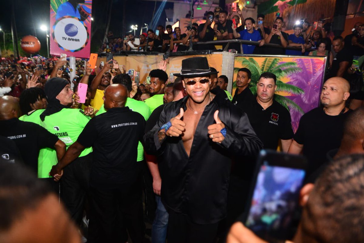 ibahia's tweet image. O dono da festa chegou!! 🥳
GG acaba de subir no palco para dar início ao Pipoco 🤩
#iBahia #Carnaval #Pipoco