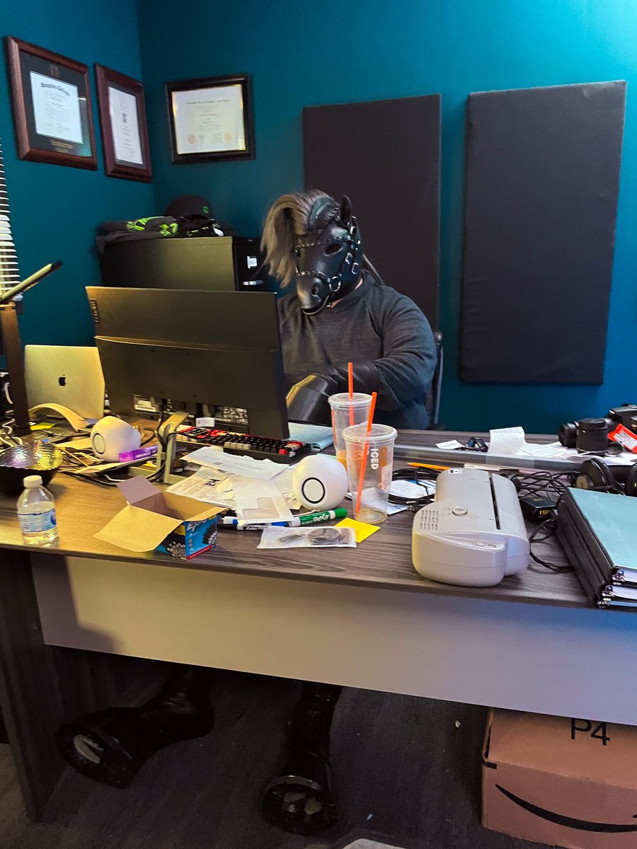 rbbrpnykylian's tweet photo. Gotta hustle to look this good in gear. Colt is totally right. Kink is a privilege because it is EXPENSIVE. #musicdirector #studiodirector #venuemanager https://t.co/3rKnaZ9FNZ