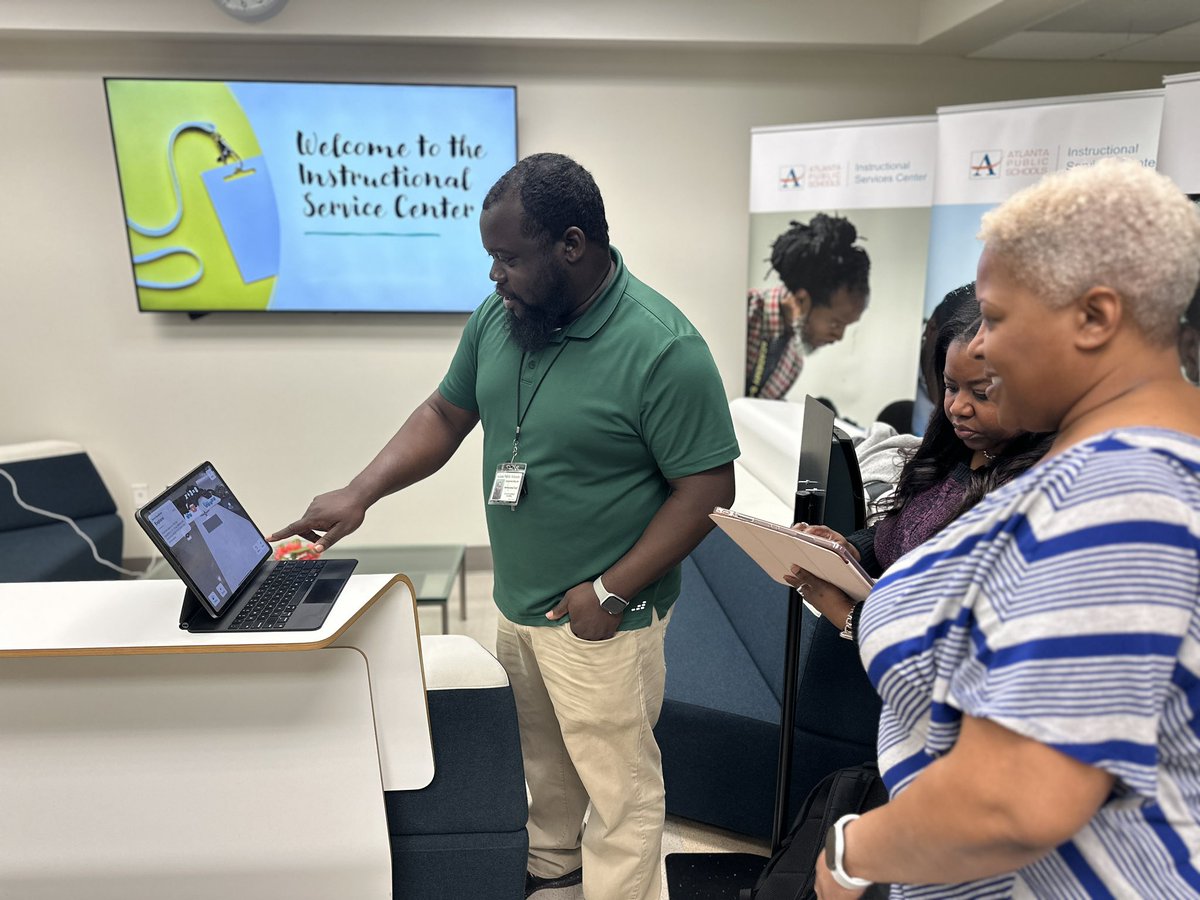 Shout out to my peeps for having an impromptu playground session! Checking out all things VR &amp; AR. <a href="/APSInstructTech/">APS IT Department</a>