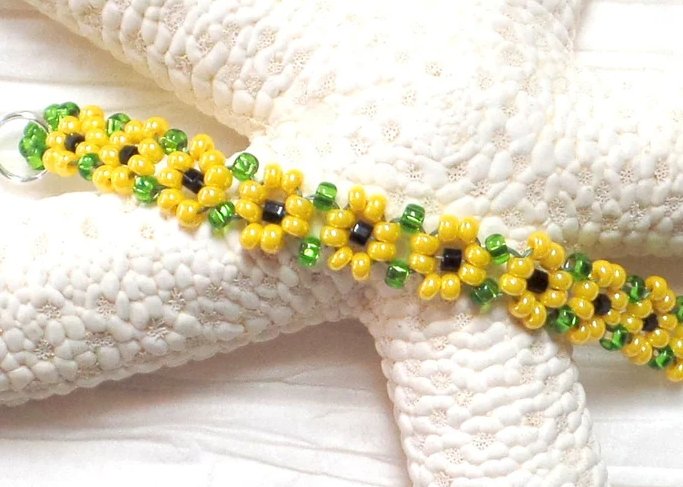 DIY Tutorial mybeads4you.etsy.com/listing/157121…
Daisy Bracelet mybeads4you.etsy.com/listing/162460…

#giftforher #smilett23 #handmade #handmadegifts #etsyshop #etsyhandmade #seedbeadbracelet #jewelry #epiconetsy #daisybracelet #daisy #flowers #diy #beading #tutorial