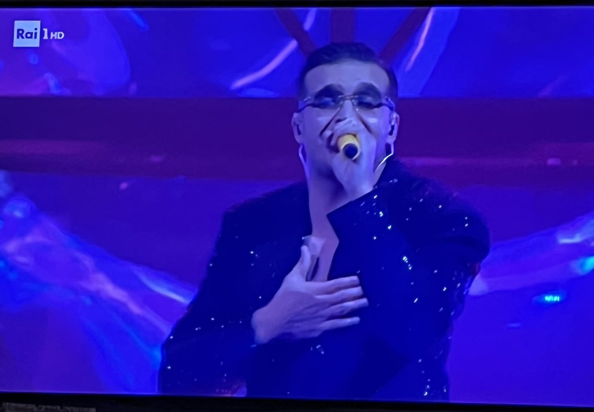 La canzone di Geolier è orecchiabile però ci vorrebbero i sottotitoli. Ora di agosto quando la sentiremo sulla spiaggia l’avremo capita?
#Sanremo2024