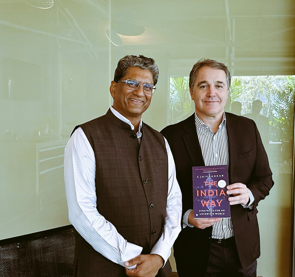AmbSKReddy's tweet photo. Had an excellent interaction with Dan Ischope, Chair of https://t.co/lpyU1g4bPp & Senior VP @Fiesp
Happy to state that he believes in India & is actively invested in #makeinIndia
Gave him a copy of #IndiaWay by @DrSJaishankar https://t.co/VTI0hFSV7x