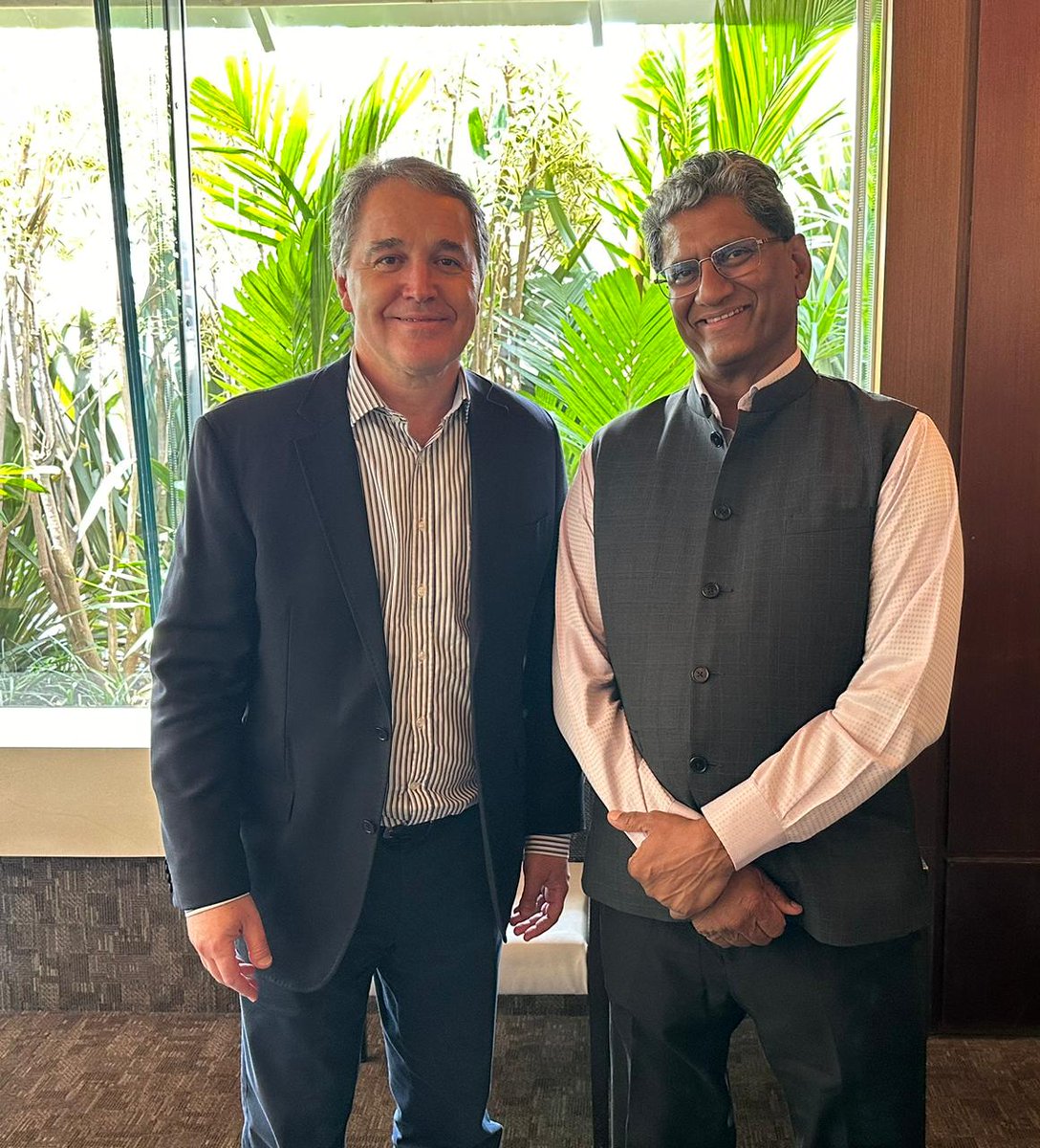 AmbSKReddy's tweet photo. Had an excellent interaction with Dan Ischope, Chair of https://t.co/lpyU1g4bPp & Senior VP @Fiesp
Happy to state that he believes in India & is actively invested in #makeinIndia
Gave him a copy of #IndiaWay by @DrSJaishankar https://t.co/VTI0hFSV7x