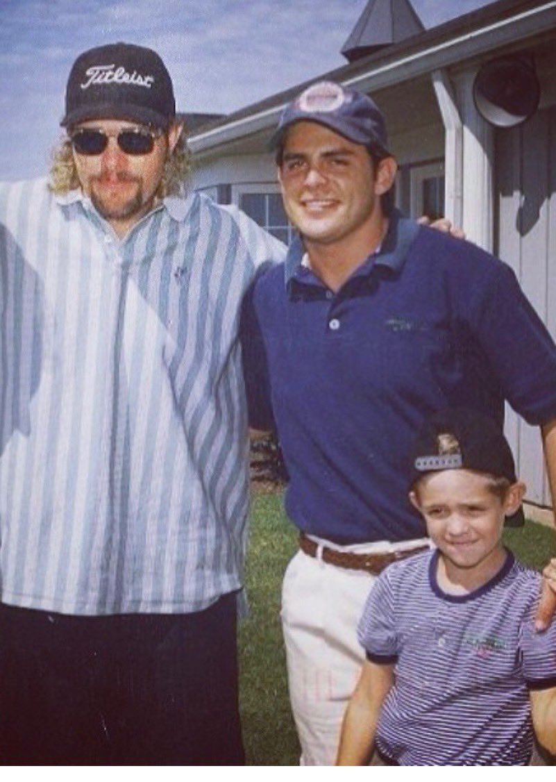 Thomas Rhett tweet media