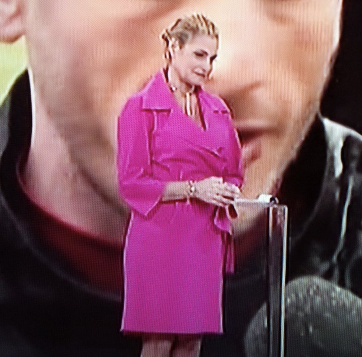 magopollice's tweet photo. Il vestito di stasera Simona Ventura l’aveva già indossato nella puntata del 19 febbraio 2015 del talent show Leyton Orient su Agon Channel. #Sanremo2024 #Sanremo24 https://t.co/qQT48p8zFK