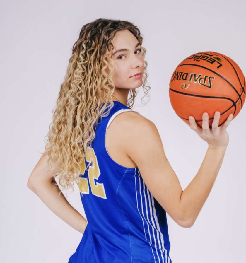 teamwinoll's tweet photo. Team Wisconsin girls that are on the senior final 15 finalist list…

Point Guard: 
@EmilyCo21033206 
Wings:
@elianasheplee 
@kloezentkowski 
Post Players:
@alyssa_wirth 
@KellyKray2024 
Shooter:
@M2berg 
@emilym_24 

Congrats to these seniors! https://t.co/F3YkCxaNkn