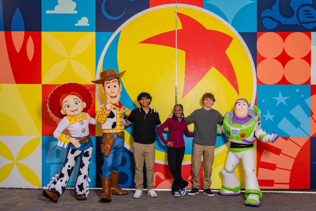 The cast of #PercyJackson met some fellow friends at #WaltDisneyWorld. ✨