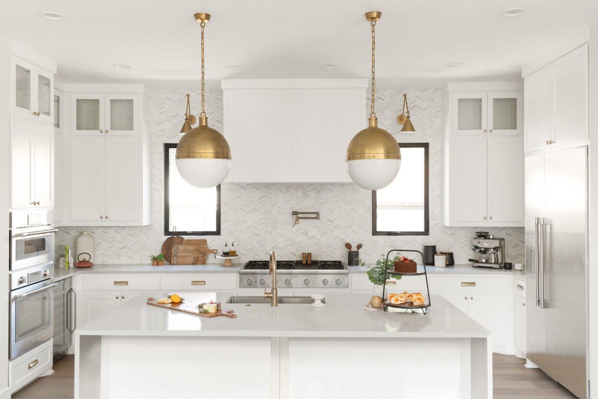 AnnaGrayDesigns's tweet photo. How An Expert Interior Designer Plans A Kitchen

Take a look: https://t.co/9wSaijBOWU

#AnnaGrayDesigns #Austin #Texas #HomeDesign #InteriorDesign #SpacePlanning #HomeFurnishing #HomeStaging #NewBuildDesign #HomeRemodel #InteriorRemodeling https://t.co/oBf5kIJPJr