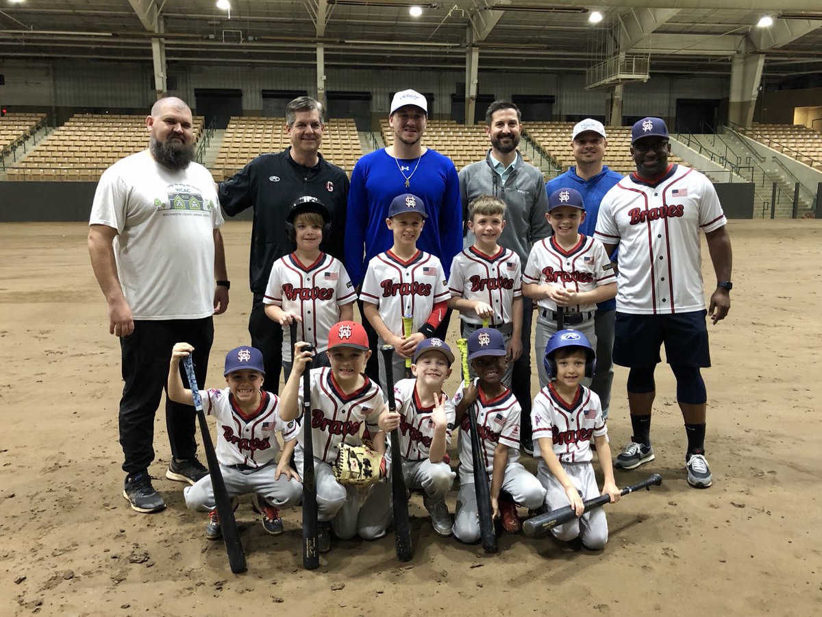 KC Royals 1B/DH Vinnie Pasquatino spent one of his last evenings before reporting to Spring Training, with our local Nashville 8U SWA team. What a great guy and incredible example for our boys! He just gained some lifetime fans! ⁦<a href="/VPasquantino/">Vinnie Pasquantino</a>⁩ ⁦<a href="/Royals/">Kansas City Royals</a>⁩ ⁦⁦