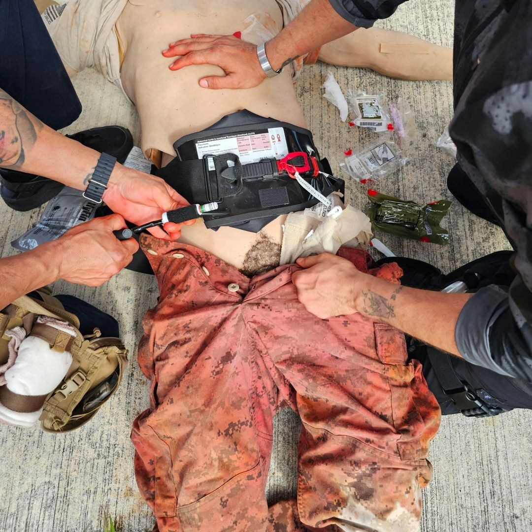 TECC with @floridatems in Davie, Florida last week. Providing hands-on training with the AAJT-S and teaching life-saving applications for massive hemorrhage control in the junctional and pelvic areas.

#swattraining #tecc #tacticalmedicine #combatmedicine #aajts