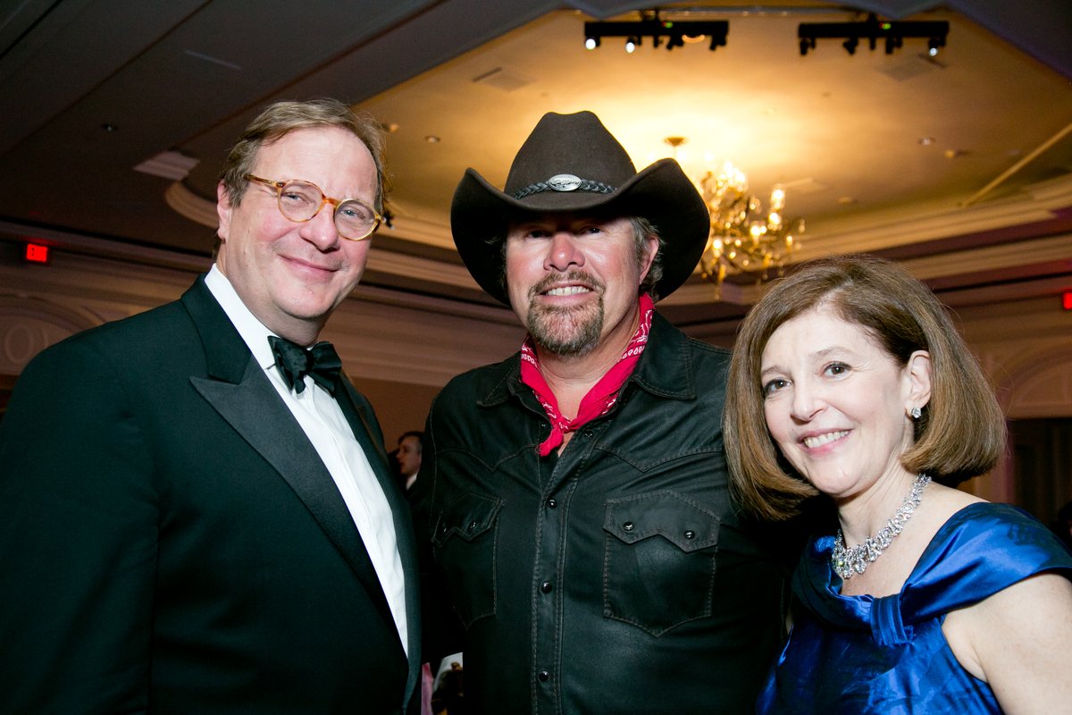 It was an honor to present country music legend Toby Keith with the Atlantic Council Distinguished Artistic Leadership Award in 2015, where he performed his hit song “American Soldier.” On behalf of the @AtlanticCouncil, we send our condolences to Toby’s family and friends.