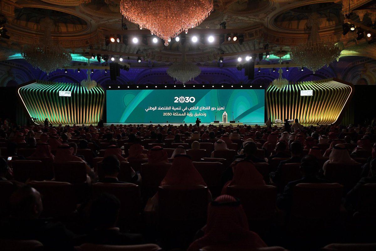 majedhogail's tweet photo. سررت اليوم بما رأيته في افتتاح النسخة الثانية من  #منتدى_صندوق_الاستثمارات_العامة_والقطاع_الخاص
والذي ينظمه @PIFSaudi ، كما سعدت بحضور توقيع عقد الشراكة لعدة مشاريع تنموية بين @asirmunicipal وشركة عسير للاستثمار على هامش المنتدى وذلك برعاية كريمة من صاحب السمو الملكي الأمير تركي بن طلال بن عبدالعزيز أمير منطقة عسير