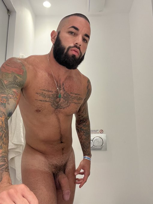 Lick me up 👅 https://t.co/9ex7Io5ghm