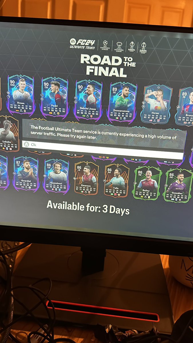messimeaks99's tweet photo. @EASFCDirect @EASPORTSFC 
What’s going on, was playing a qualifier and got kicked off the server for this 🙄 https://t.co/vVSfcmfHWQ
