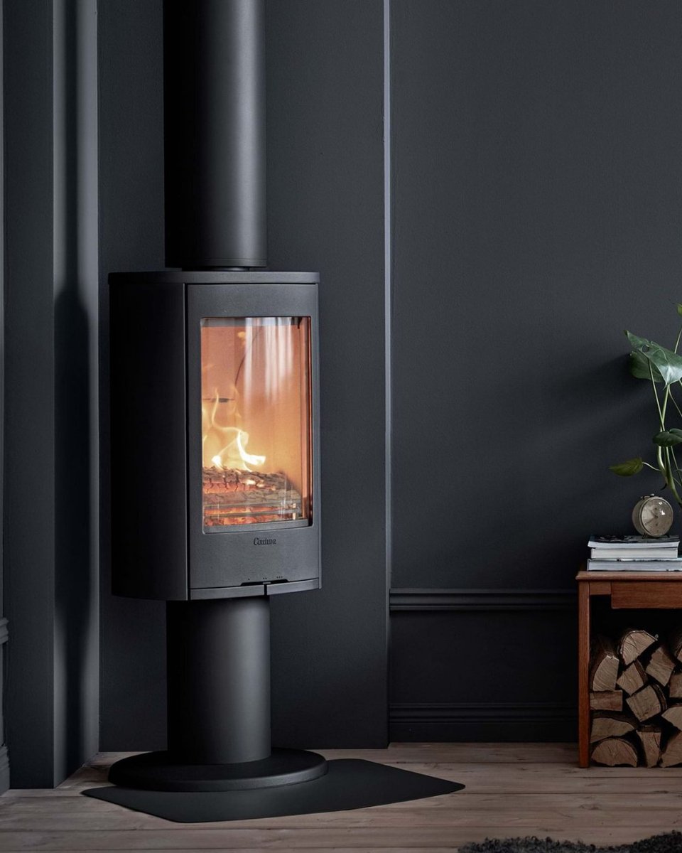 ConturaStoves's tweet photo. Meet Western Gothic, an interior trend Pinterest predicts to dominate 2024 🏠
Key elements to creating this aesthetic 👇
🎨 Moody colour palettes
🛋️ Leather fabrics
🐄 Faux cowhide prints
🔥 A Contura stove
#conturastoves #westerngothic #interiortrends #pinterestpredicts https://t.co/2OJPk7wb2N