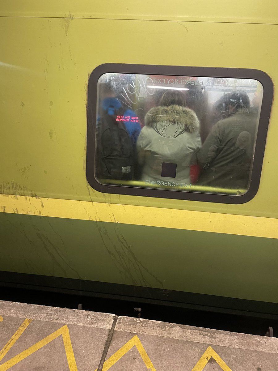 ciarab2711's tweet photo. @IrishRail @EamonRyan after a 15 minute gap in trains going north bound this is what arrives in Connolly station at 6pm - how are people supposed to stop driving - this is a daily occurrence https://t.co/2ZFSX1nGmh