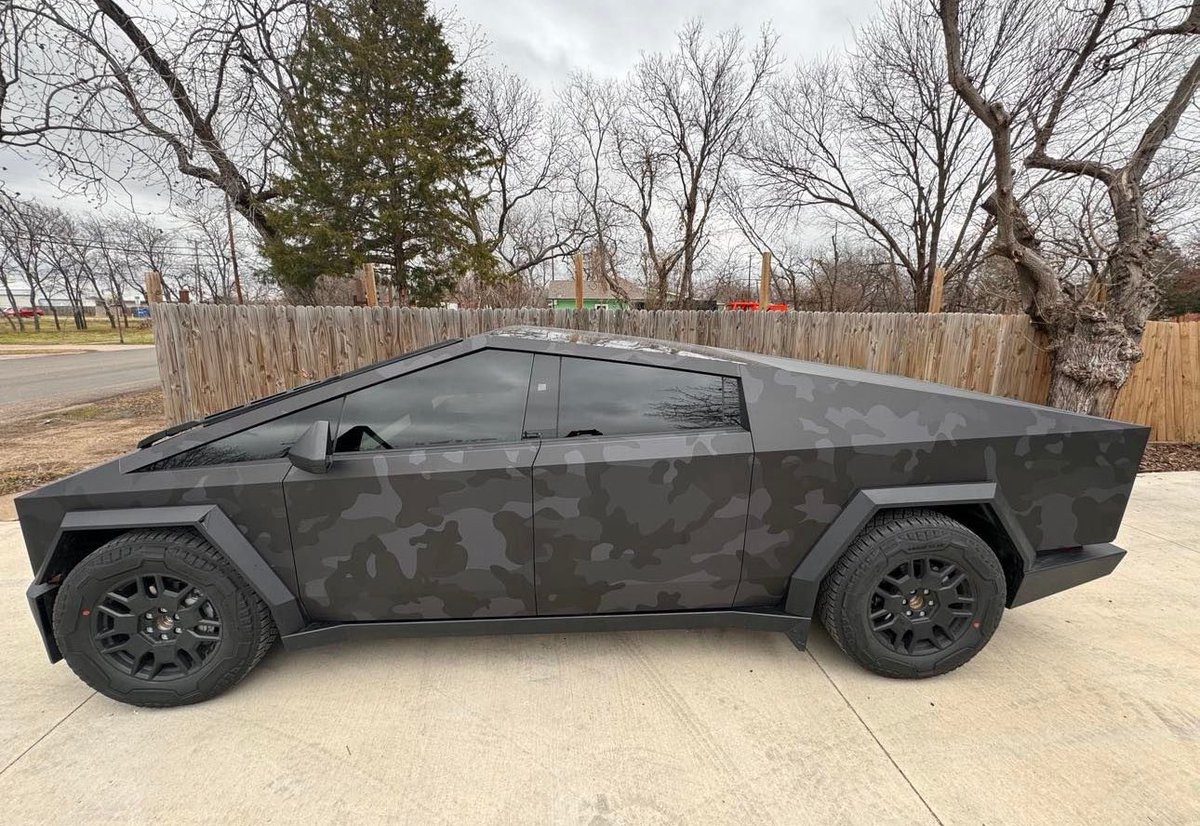 niccruzpatane's tweet photo. Do you like Camo? https://t.co/3rSnxhmB0Y