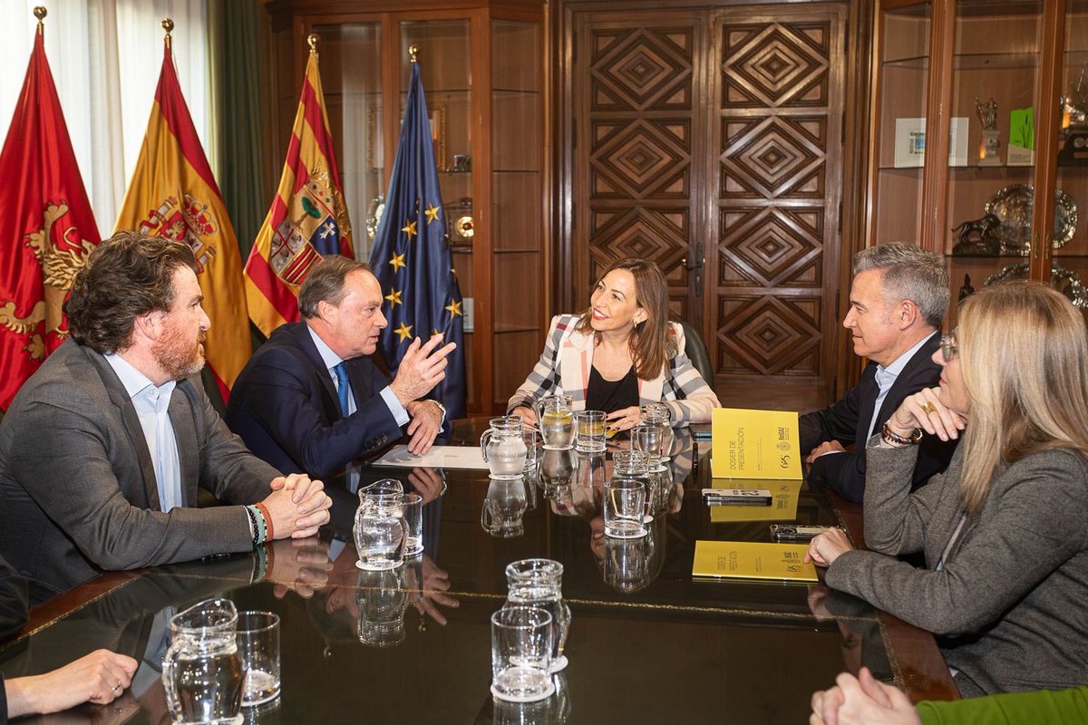 Recepción en el Ayuntamiento @zaragoza_es de nuestra Junta de Gobierno para  presentar el #625ReICAZ , nos han acompañado con la Alcaldesa nuestros  compañeros Victor Serrano y Blanca Solans