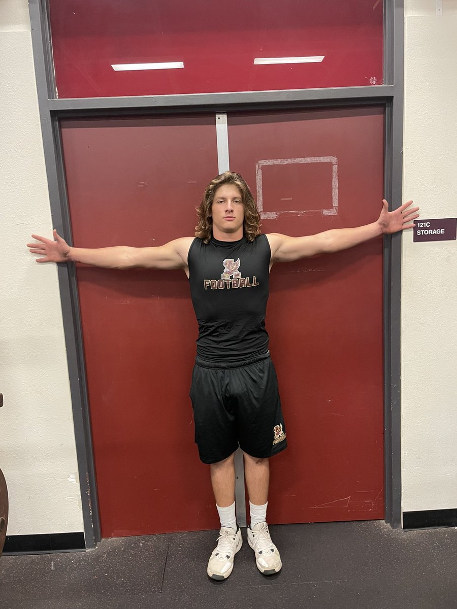 🚨 2027 LB Chris Wolf🚨 ➡️ 5’11” ; 190lbs ➡️ GPA 2.3 ➡️ Squat 350; Bench 225 ➡️ Clean 210; Jerk 215 ➡️ Leading Tackler as Freshman 🎥: hudl.com/v/2Mgnvz Born to play LB! Started every game and led team in tackles. Physical, fast, INSTINCTUAL. Leader beyond his years!!
