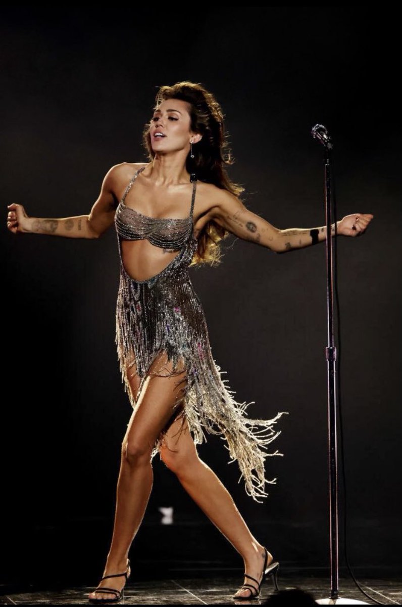 Esta foto de Miley Cyrus es el nuevo imperio Romano de nosotras las mujeres