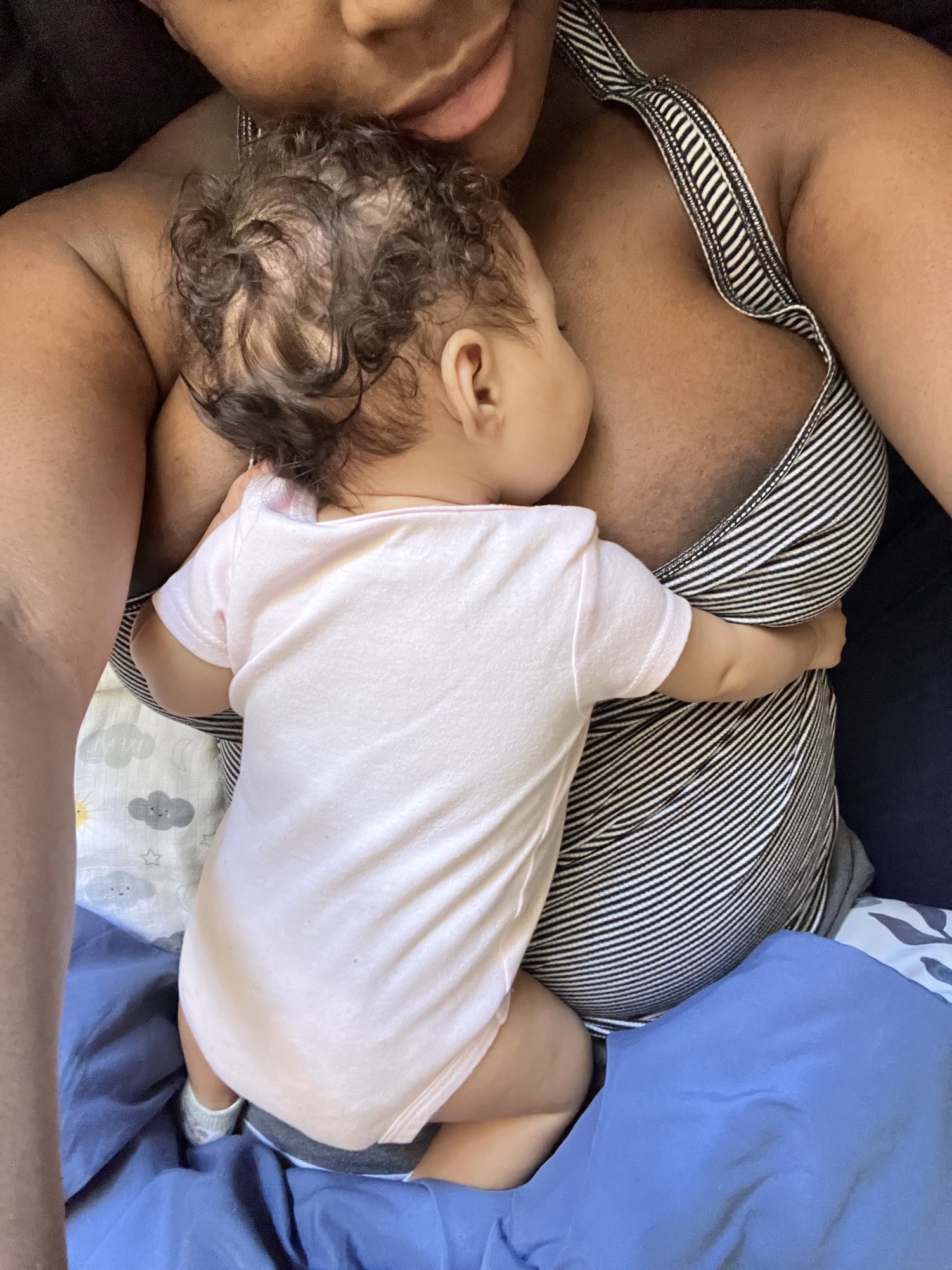 My baby gold is so attached 🥰🥰 https://t.co/MYKZ3LtncU