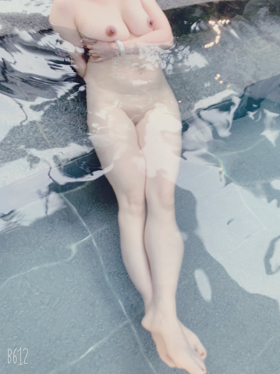 玉不琢不成器，狗不教不淫荡。
肉体的淫虐激起精神上的凌辱，从而养成深入骨髓的淫荡，对施虐者产生依赖，甘愿堕落成为母狗。#年后大湾区夫妻情侣有一起活动的吗？ #口爆 #母狗 #性奴 #调教 #互换