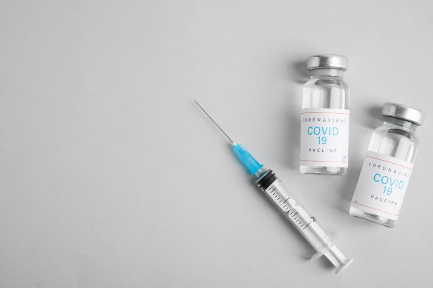Inserm's tweet image. Une étude estimant l’efficacité des mesures restrictives et de la politique vaccinale à partir d’une modélisation mathématique des données françaises est publiée.

Lire le communiqué de presse : presse.inserm.fr/covid-19-etude…
