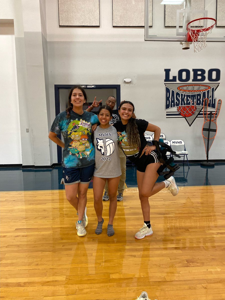 🚨Senior Night🚨😭😭😭

Come celebrate with us!!! As we honor our seniors #1 Jisell Huizar #11 Lileni Ayala #34 Mía Ledesma 

Ceremony  7:00pm (right after the boys game)

Game Time 7:30pm vs Clint 
#LeadThePack