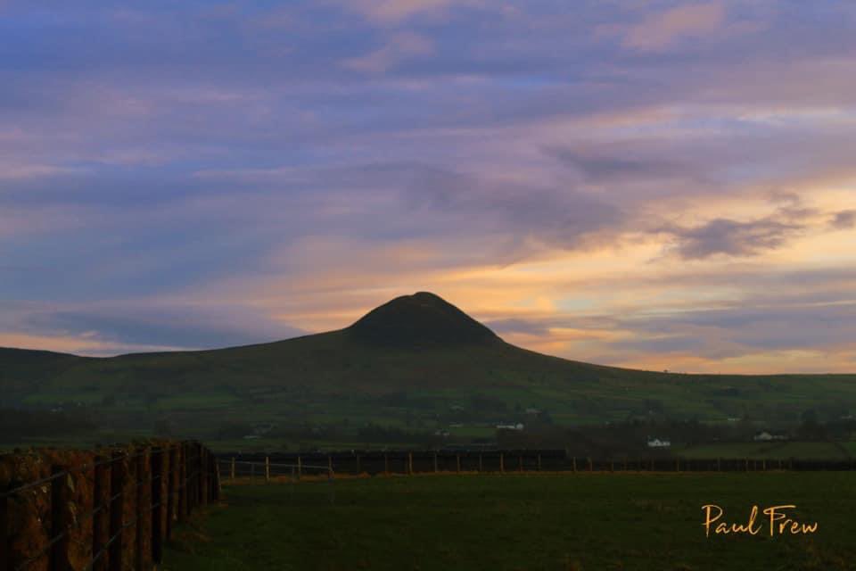 paulfrewDUP's tweet photo. Slemish sunset ! #beautiful #NorthernIreland #TheBraid https://t.co/MmMCZumQ7Z