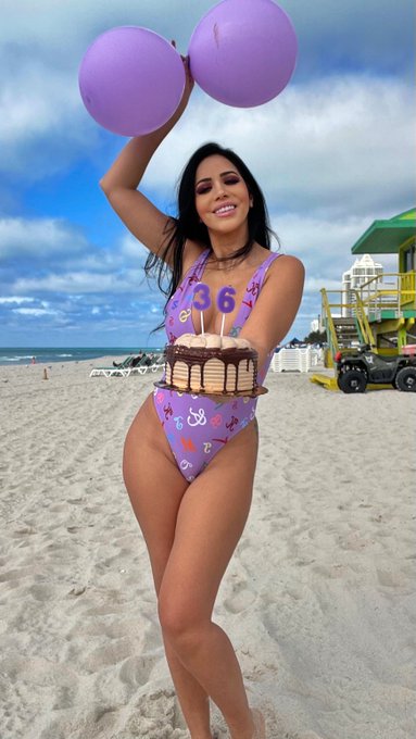 My birthday in Miami 🎉🎂❤️ https://t.co/e65ZRU1L5U