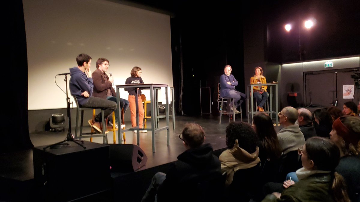 Lancement des États généraux de la presse indépendante à Lyon. Après une super performance des Écorcés (théâtre d'impro), c'est l'heure de la première table ronde. Pour le direct, c'est par ici ! #egpi 
youtube.com/live/wpbZzbIVf…