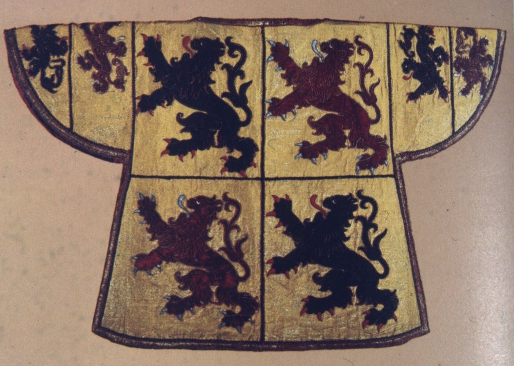 Tabard of Burgundy Herald to the Duchy of Burgundy 

#heraldry #coatofarms #heralds #tabard #burgundy #windsor #france #francais #england #history #britishhistory