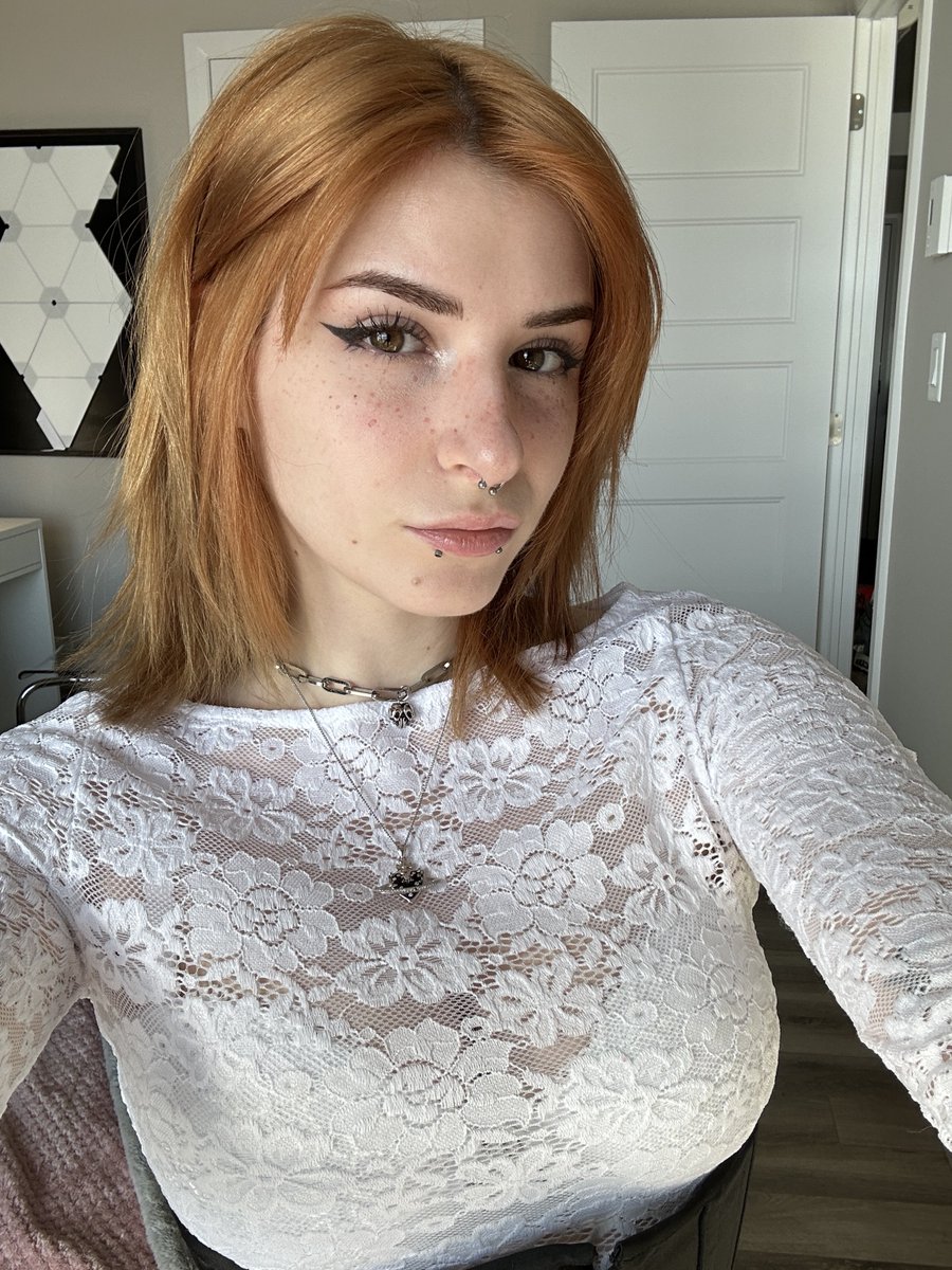 zastelatv's tweet photo. french canadian girl passing by hellooo https://t.co/ch5J3PmUiE