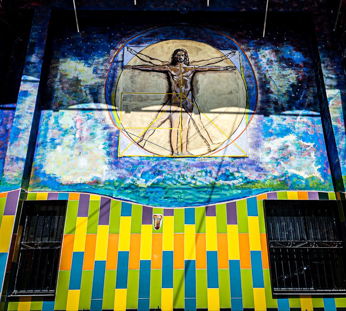 «El cuerpo humano es la creación suprema de Dios, la máxima expresión del Cosmos mismo».#LD 
📍Av. Vallarta, Guadalajara, Jalisco
#Photography #Traveling #Landscape #Murales #ArteUrbano #Art #streetart #streetartdaily #streetartphoto