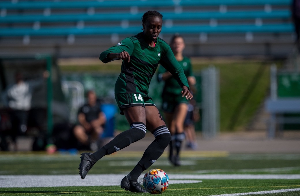 ➡️ Beyond the goalposts: Saskatchewan’s Madol champions diversity in university soccer ➡️ Après 90 minutes : Amou Madol des @HuskieAthletics Saskatchewan, championne de la diversité au soccer universitaire @CanadaWest EN: bit.ly/3unPxXo FR: bit.ly/3w9M53d