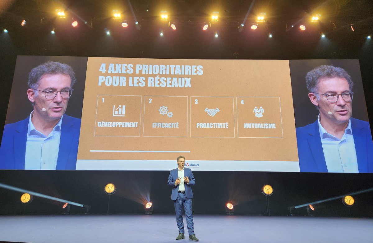 "Développement, efficacité, proactivité et mutualisme. Les quatres mots-clés pour les réseaux des Caisses de <a href="/CreditMutuel/">Crédit Mutuel</a> pour le plan stratégique 2024-2027 Ensemble Performant Solidaire".
Eric Petitgand, DGA lors de l'événement de lancement au <a href="/Zenith_Europe/">Zénith Strasbourg</a> à Strasbourg.