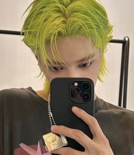 ⋆ tweet media
