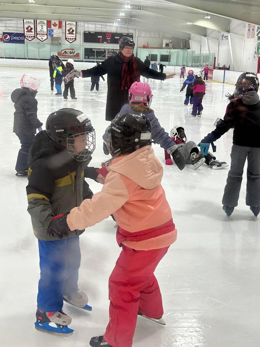 Une belle expérience pour nos élèves : des leçons de patin pour les classes de Maternelle à 3e année. Beaucoup de plaisir! #ViceVersa <a href="/Patrimoinecdn/">Patrimoine canadien</a> <a href="/ViceVersaFJCF/">Vice-Versa</a> @csfp_tnl