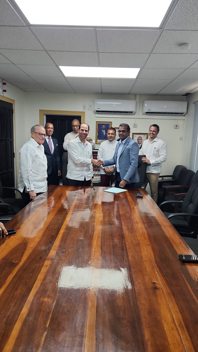 En el día de hoy he firmado un MOU con Mr  Ramesh Ghir-CEO CJIA Airport para Que Grupo Puntacana construya y opere una nueva terminal aérea en el Aerop de Guyana.