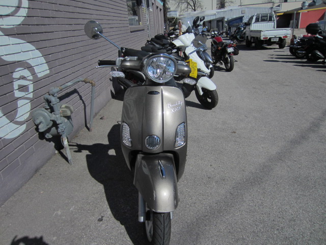 This just in to our #usedscooter inventory! 2022 Genuine kick with 1347 miles. Going out the door for over $1,100 off a new one. Come check out our #gentlyused selection. 

#urbanmoto #scooter #scooters #sunnydays #usedscooters #fuelinjected #Atxlife