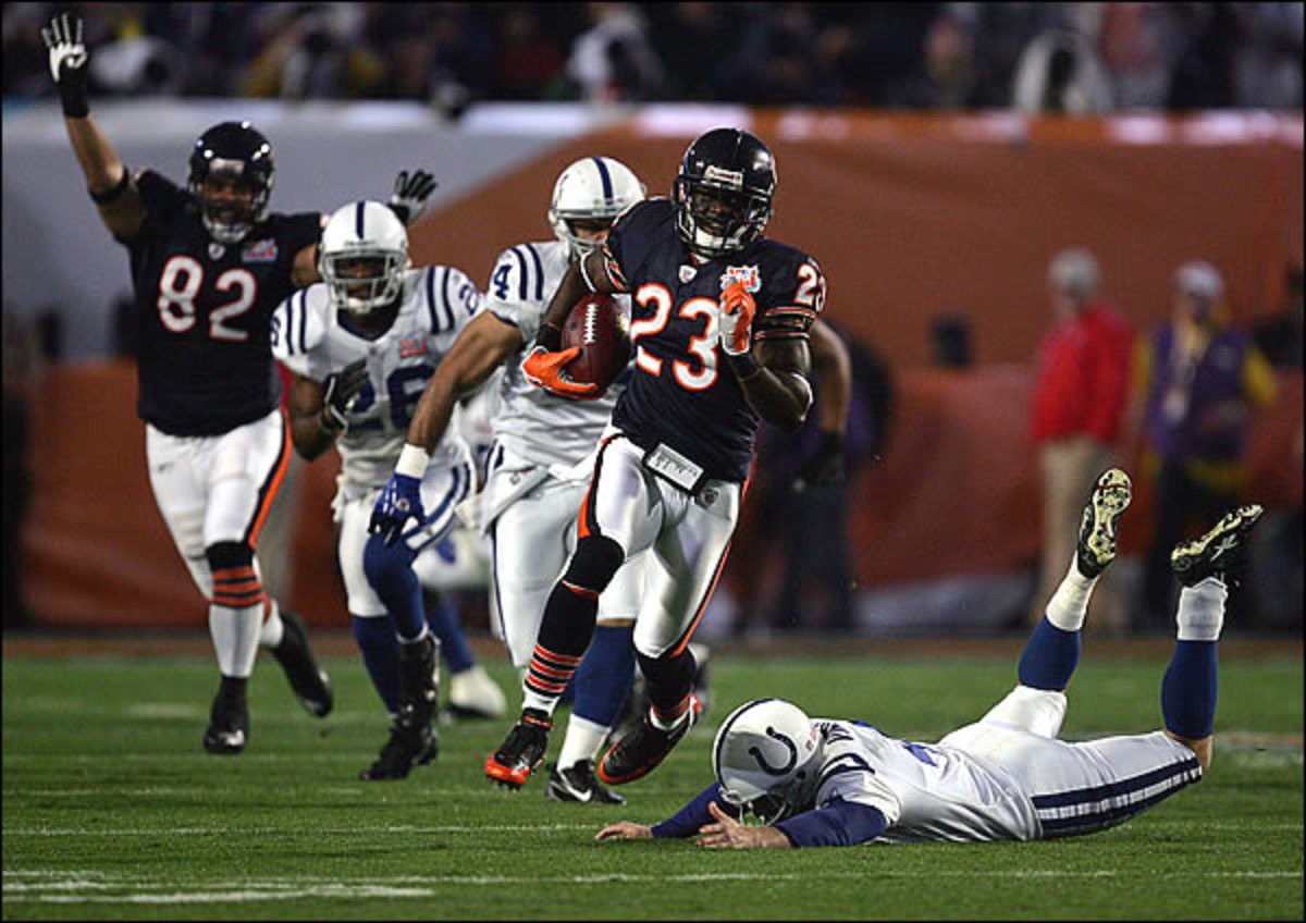 BREAKING: Legendary #Bears returner  
Devin Hester reportedly will be inducted into the Hall of Fame during #NFLHonors, per <a href="/dave_bfr/">Dave</a> &amp; <a href="/thekapman/">David Kaplan</a>. 

This is Hester’s third time on the ballot, but it appears he deservingly will get in.