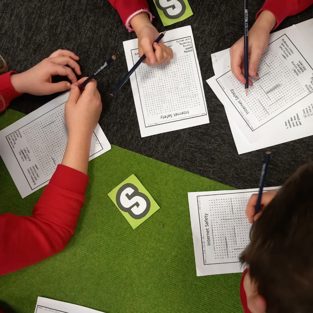 WiganLibraries's tweet photo. Huge thanks to Sarah, Alex and Ben who shared their #Techmate expertise with Y4 from Golborne All Saints at Golborne library today as part of #SaferInternetDay @DigitalWigan https://t.co/R8bLWBD6yW