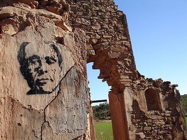 outsidersesp's tweet photo. El 7 de agosto de 1963 caia, víctima de una emboscada de la Guárdia Civil, el último guerrillero antifranquista catalán Ramon Vila i Capdevila ‘Caracremada’.

En una vida casi de leyenda, el trabajador del téxtil i militante de la CNT, participó en las luchas obreras del sector en la comarca del Berguedà y en la proclamación del comunismo libertario en 1932, pasó por la cárcel republicana, luchó contra los golpistas con la columna Tierra y Libertad, fue internado en el campo de concentración francés de Argelés antes de unirse primero a la resistencia antinazi y después formar parte de la lucha clandestina contra el franquismo en las montañas del Alto y Bajo Llobregat, donde resistió durante casi 20 años realizando distintas acciones de sabotaje contra el régimen franquista y sus secuaces.

Honor y gloria para todos y todas aquellas que lucharon contra el fascismo y por la libertad del pueblo!