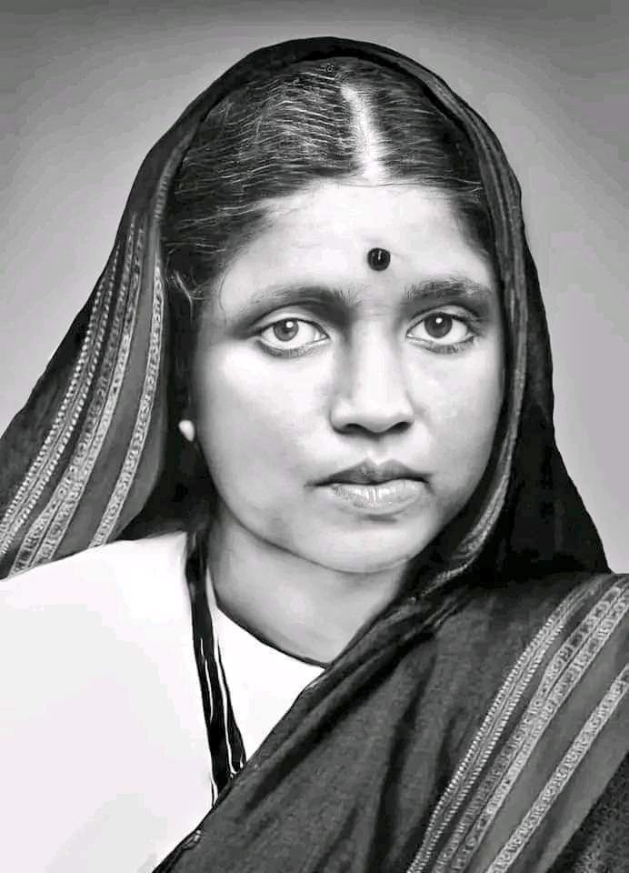 KTekule's tweet photo. आम्हा नऊकोटी लेकरांना मायेच्या पदराखाली सरा देणाऱ्या जगातील सर्वात महान आई त्यागमूर्त��� माता रमाई यांच्या जयंतीनिमित्त कोटी कोटी विनम्र अभिवादन🙏

#त्यागमूर्ती_माता_रमाई♥️💙 https://t.co/h29JTi0uOL