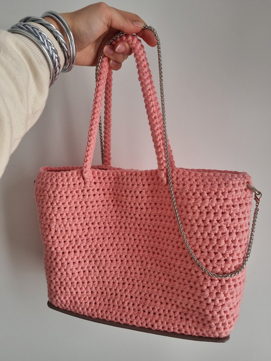 EnjoyDecors98's tweet photo. Mon tout premier sac à main au crochet 👜🫶
Déjà adopté par Angélique 🤩♥️
Il s'agit d'une pièce unique !
D'autres modèles arrivent bientôt !
#crochet #sac #sacamain #handmade #art https://t.co/X9KytHNRtz