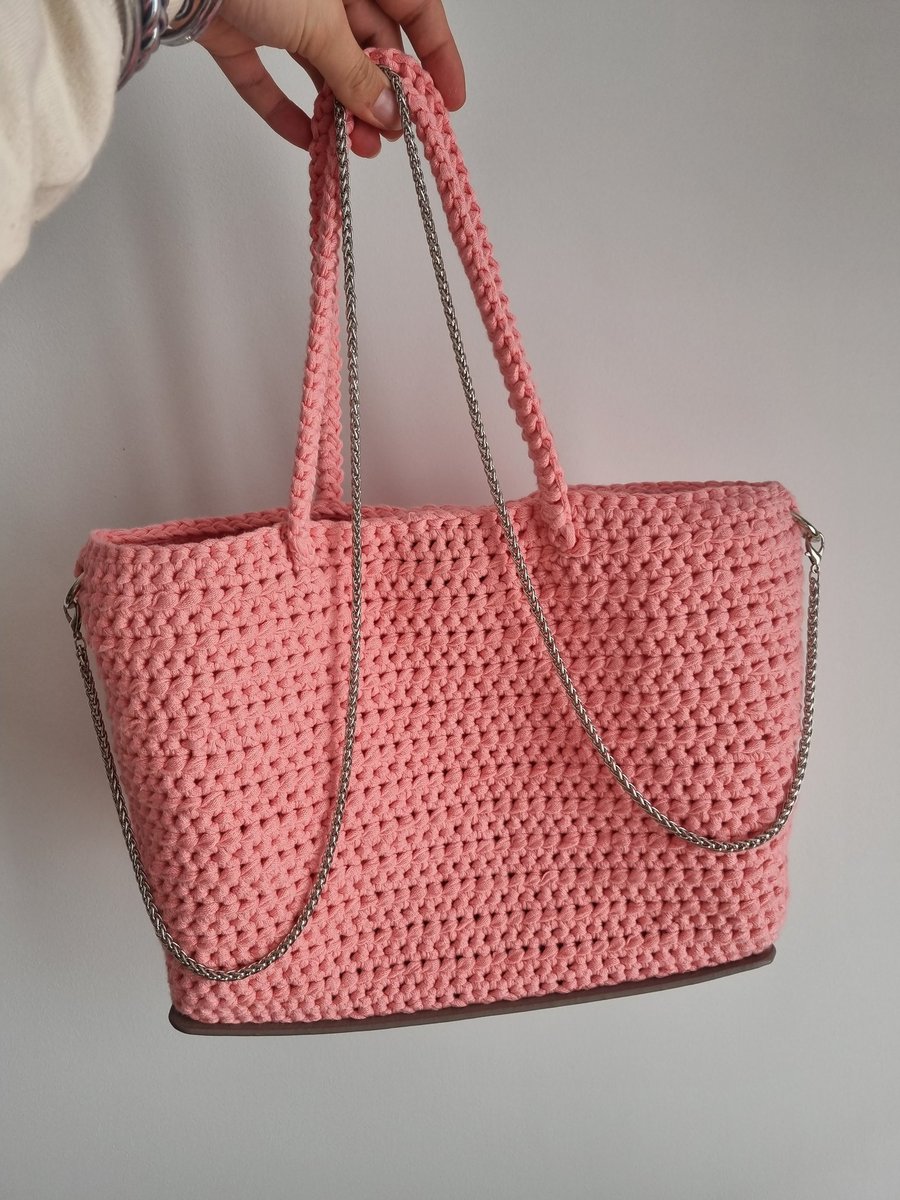 EnjoyDecors98's tweet photo. Mon tout premier sac à main au crochet 👜🫶
Déjà adopté par Angélique 🤩♥️
Il s'agit d'une pièce unique !
D'autres modèles arrivent bientôt !
#crochet #sac #sacamain #handmade #art https://t.co/X9KytHNRtz