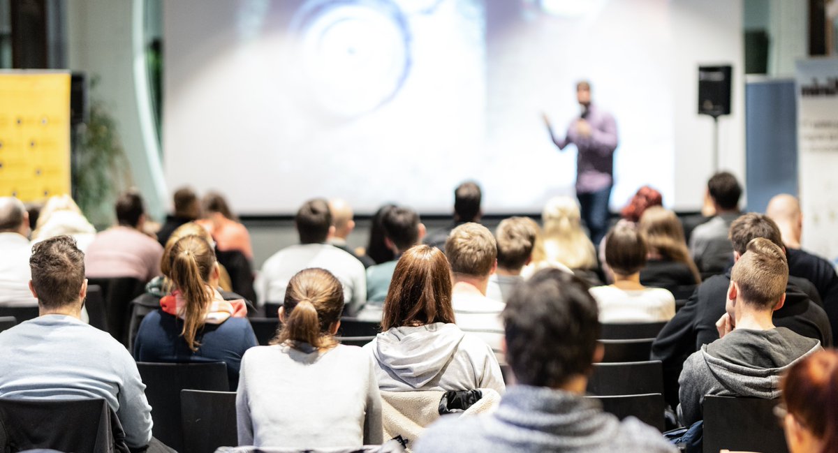 MethodsDigital's tweet photo. Today, in his role as an @APMProjectMgmt Education Ambassador, Peter Pepper had the fantastic opportunity to address students at London South Bank University about succeeding in a #career in #ProjectManagement.

#HigherEducation #SocialValue #Students #APM #MethodsForGood https://t.co/jj5tl9BDh2