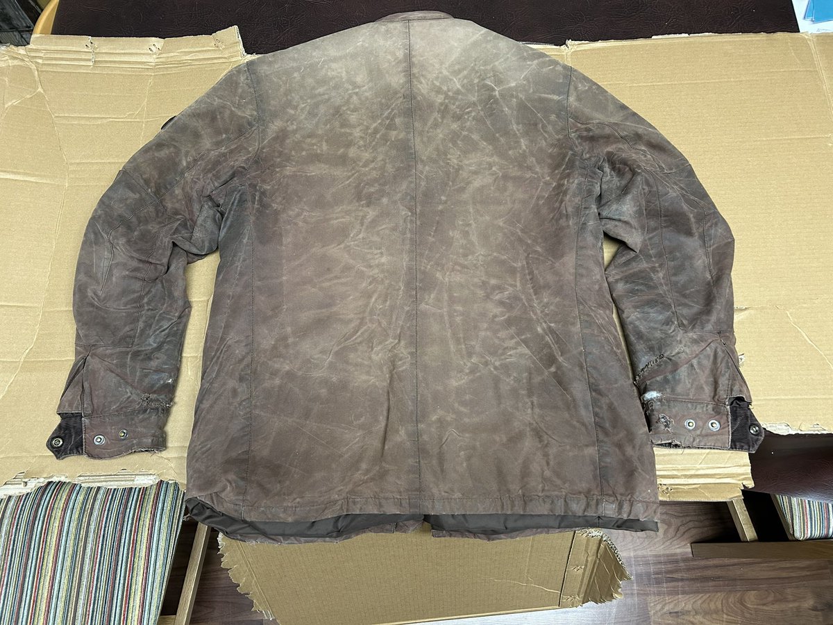 FalloonMark's tweet photo. Yesterday’s very dried out but clean resto-Barbour is now a clean and very waxed Barbour. Very mucky job but hopefully I’ve given it a few more years of life. Now to flog it. #Barbour #waxjacket #BarbourInternational https://t.co/tEtXiBJqJQ