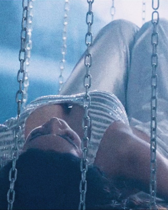 GFrIpoBbAAIB3QR?format=jpg&name=900x900