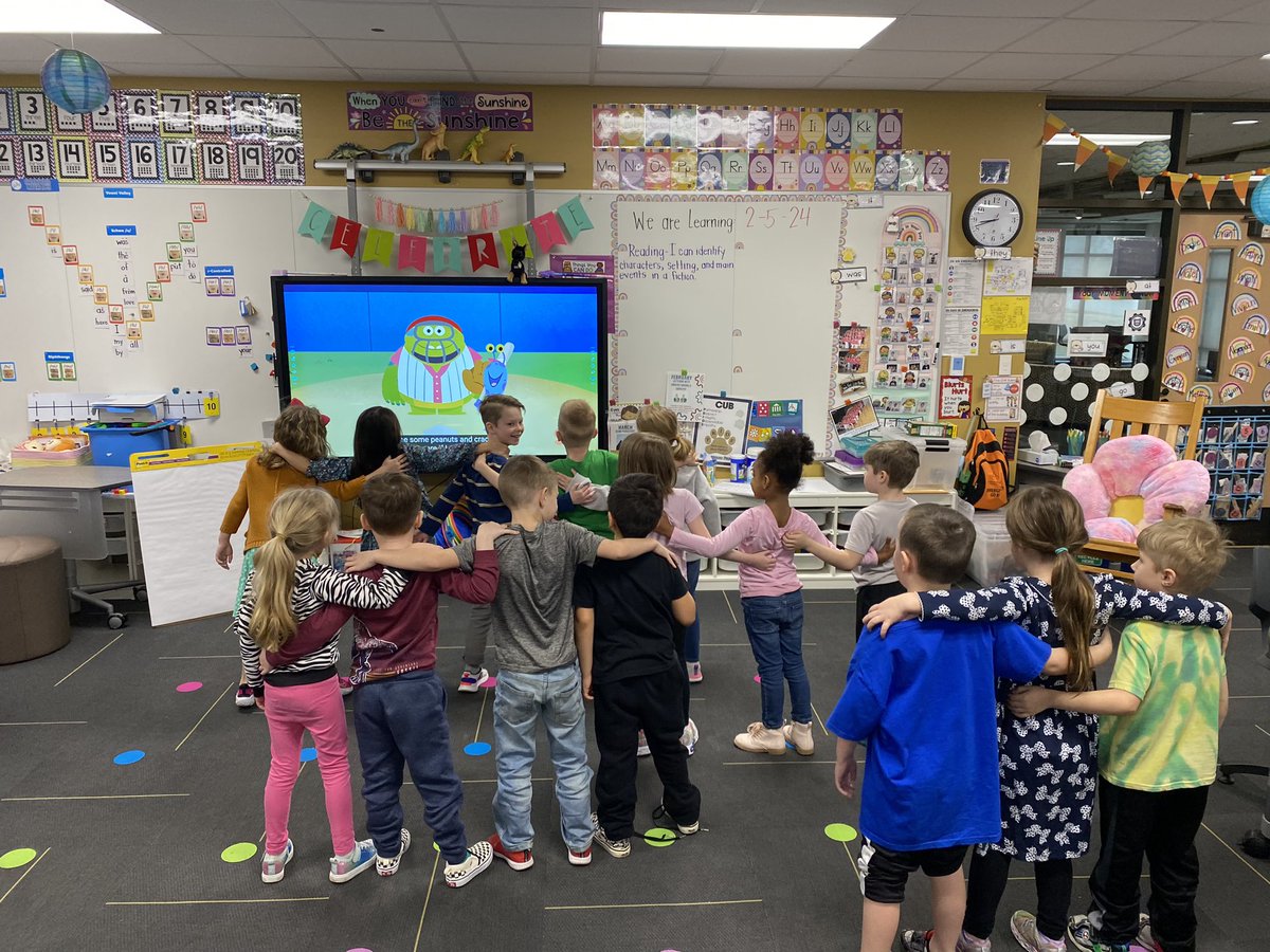 balbaughbesties's tweet image. “Take me out to the ball game” to go along with our #HMH book Take Me Out To the Yakyu” I thought this was super sweet - our very own seventh-inning stretch during reading. @canSTEM #BeCannonProud #CanKinder